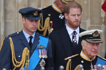 Statt an Harry: König Charles verleiht Prinz William Militär-Titel Statt an Harry: König Charles verleiht Prinz William Militär-Titel