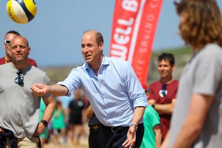 Prinz William zeigt sich sportlich beim Beach-Volleyball Prinz William zeigt sich sportlich beim Beach-Volleyball