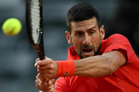 Nach Flaschenwurf: Djokovic kann Turnier in Rom fortsetzen Nach Flaschenwurf: Djokovic kann Turnier in Rom fortsetzen