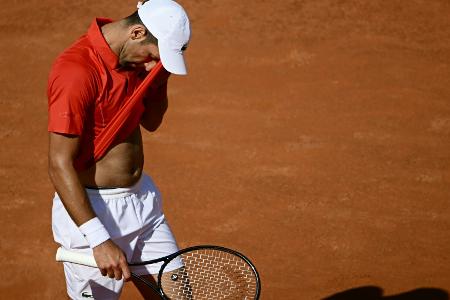 Nach Flaschentreffer: Djokovic in Rom früh gescheitert Nach Flaschentreffer: Djokovic in Rom früh gescheitert