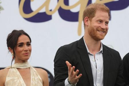 Meghan und Harry beenden strahlend ihren Nigeria-Besuch Meghan und Harry beenden strahlend ihren Nigeria-Besuch