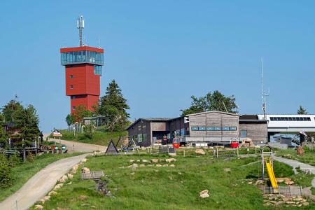 Seilbahn, Gondelbahn, roter Turm, Touristen, Wanderung