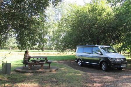 Stellplatz an einer Plaumenfarm in Montesquieu, Frankreich