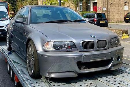 BMW M3 E46 CSL auf Anhänger Tiefgarage London