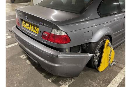 Beschädigtes Heck von BMW M3 E46 CSL