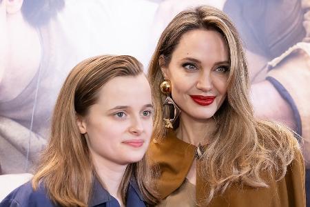 Vivienne unterstützt ihre Mutter Angelina Jolie bei TV-Auftritt Vivienne unterstützt ihre Mutter Angelina Jolie bei TV-Auftritt
