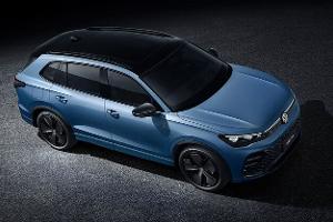 Luxus-Tiguan mit 3 Bildschirmen im Cockpit