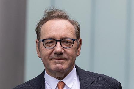 Trotz der Vorwürfe: Hollywood-Stars fordern Rückkehr von Kevin Spacey Trotz der Vorwürfe: Hollywood-Stars fordern Rückkehr von Kevin Spacey