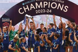 Nüsken und Leupolz feiern: Chelsea-Frauen erneut Meister