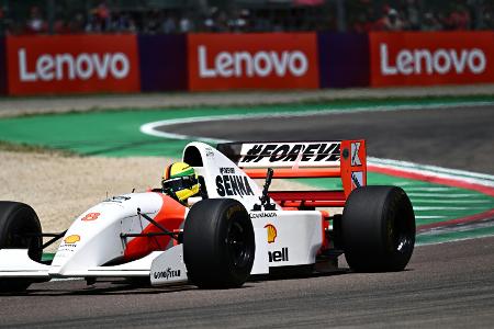 Vettel dreht emotionale Ehrenrunde in Senna-McLaren Vettel dreht emotionale Ehrenrunde in Senna-McLaren