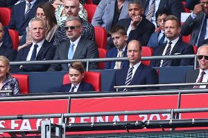 Prinz George mit Papa William beim FA-Cup-Finale im Wembleystadion