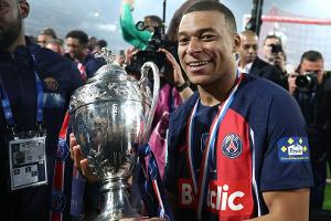 Mbappe stolz auf Abschied mit Pokal