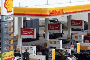 Shell gibt 1.000 Tankstellen auf und baut Ladeparks