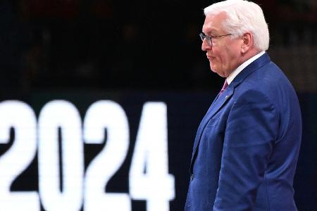 Bundespräsident Steinmeier besucht DFB-Auswahl Bundespräsident Steinmeier besucht DFB-Auswahl