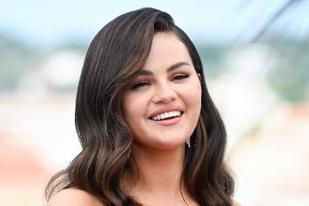Selena Gomez wollte mit 35 Jahren ein Kind adoptieren Selena Gomez wollte mit 35 Jahren ein Kind adoptieren