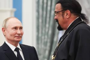 Steven Seagal tritt wieder als Putins Propaganda-Marionette auf