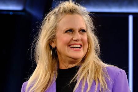 Europawahl: Darum greifen Barbara Schöneberger und Co. zur Zahnbürste Europawahl: Darum greifen Barbara Schöneberger und Co. zur Zahnbürste