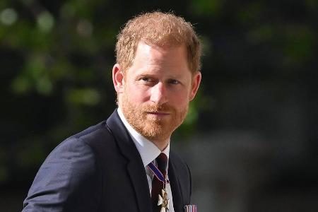Darum kommt Prinz Harry nicht zur britischen Hochzeit des Jahres Darum kommt Prinz Harry nicht zur britischen Hochzeit des Jahres