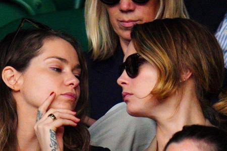 Cara Delevingne feiert zweiten Jahrestag mit Freundin Minke Cara Delevingne feiert zweiten Jahrestag mit Freundin Minke