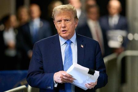 Donald Trump feiert nach Schuldspruch-Hammer Erfolg vor Gericht Donald Trump feiert nach Schuldspruch-Hammer Erfolg vor Gericht