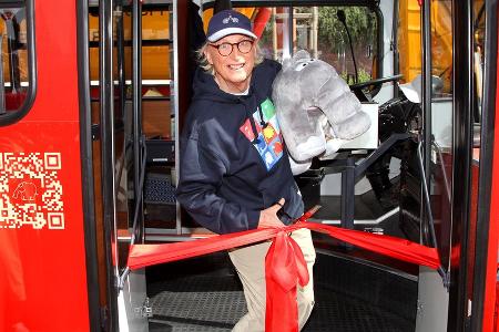 Otto Waalkes: Mit dem Ottifanten-Bus durch Hamburg Otto Waalkes: Mit dem Ottifanten-Bus durch Hamburg