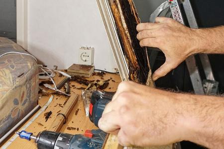 HŠnde, Fensterrahmen, Bohrmaschiene, Abtrennen, Entfernen