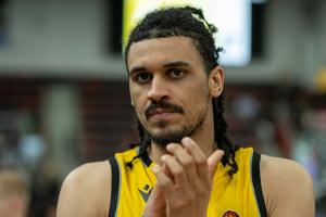 BBL: "Big Man" Bähre von Ludwigsburg nach Bonn