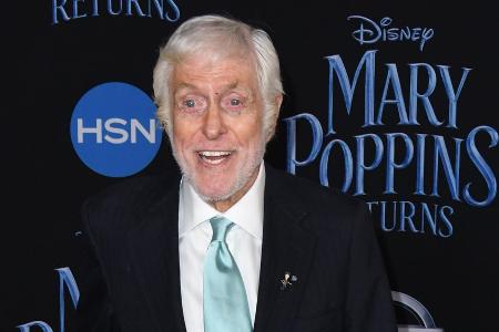 Daytime-Emmy-Gewinner mit 98 Jahren: Dick Van Dyke schreibt Geschichte Daytime-Emmy-Gewinner mit 98 Jahren: Dick Van Dyke schreibt Geschichte