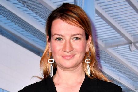Schauspielerin Nina Gummich ist schwanger Schauspielerin Nina Gummich ist schwanger