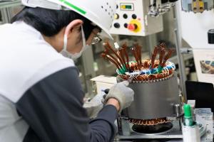 Nissan entwickelt Samarium-Motoren