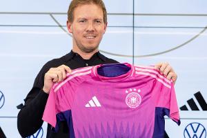 DFB-Team: Vorrunde in weiß, pink, weiß