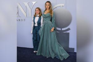 Tony Awards: Angelina Jolie und Tochter Vivienne kommen im Partnerlook