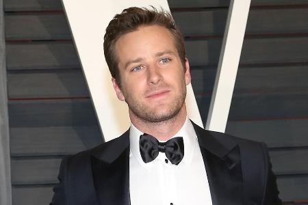 Armie Hammer lacht heute über Kannibalismus-Vorwürfe Armie Hammer lacht heute über Kannibalismus-Vorwürfe