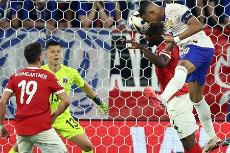Mbappe erzwingt Eigentor zum Sieg - und verletzt sich Mbappe erzwingt Eigentor zum Sieg - und verletzt sich