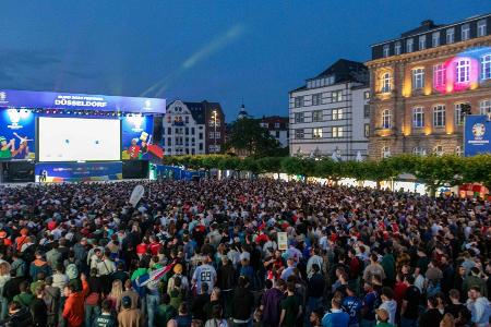 Fan-Zonen wegen Unwetter zu - Stadt Dortmund warnt Fan-Zonen wegen Unwetter zu - Stadt Dortmund warnt