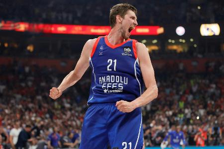 Basketball: Pleiß verlässt Anadolu Istanbul Basketball: Pleiß verlässt Anadolu Istanbul