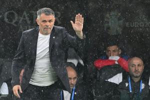 Sagnol kritisiert Pfiffe während der Hymne und lobt Stimmung