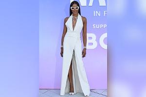 Ganz in Weiß: Naomi Campbell legt in London High-Fashion-Auftritt hin