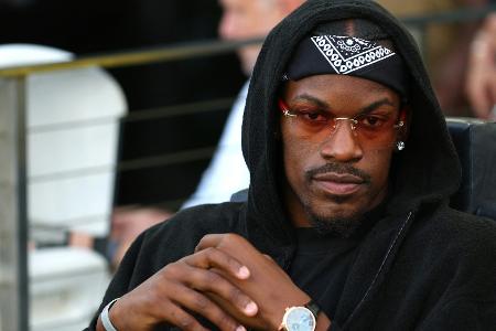 NBA-Star Butler räumt beim Poker ab - und verschenkt Geld NBA-Star Butler räumt beim Poker ab - und verschenkt Geld