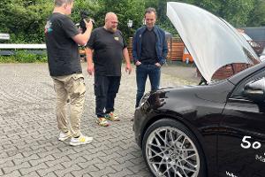 VW-Markenchef fährt mit 455-PS-Golf auf Lambo-Felgen vor