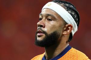 Trotz Kritik: Koeman hält an Depay fest