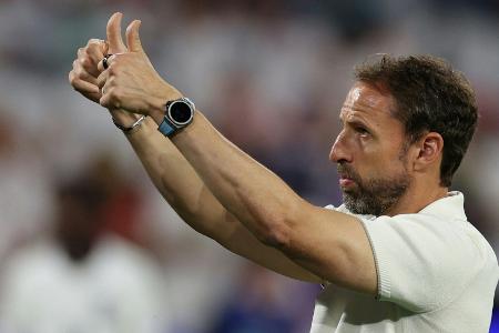 Pfiffe und fliegende Becher: Southgate in der Kritik