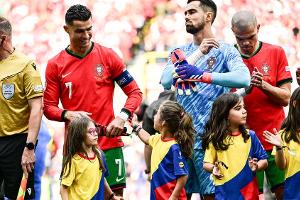 Fußball-Superstar Cristiano Ronaldo: Großes Herz für die kleinen Fans