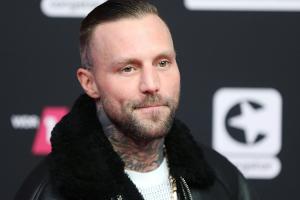 "Erfolg ist kein Glück": Rapper Kontra K besucht DFB-Team