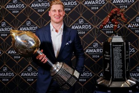 NHL: MacKinnon als MVP ausgezeichnet NHL: MacKinnon als MVP ausgezeichnet
