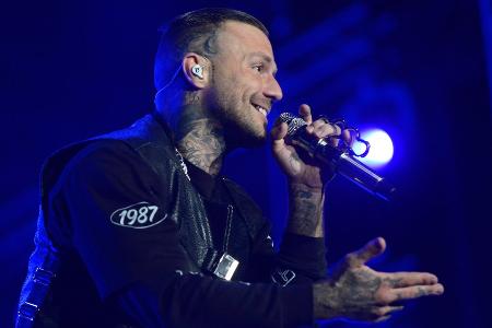 Vor EM-Achtelfinale: Rapper Kontra K besucht DFB-Team Vor EM-Achtelfinale: Rapper Kontra K besucht DFB-Team