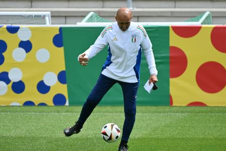 Italien mit Personalsorgen in der Defensive vor Achtelfinale Italien mit Personalsorgen in der Defensive vor Achtelfinale