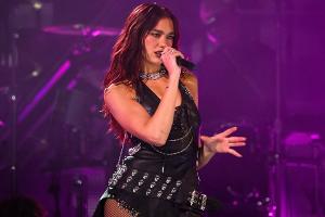 Dua Lipa begeistert bei Glastonbury - aber nicht alle
