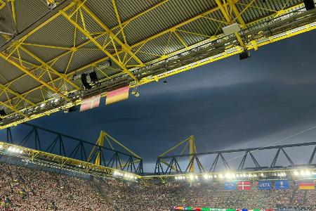 Unwetter: Deutsches EM-Achtelfinale unterbrochen Unwetter: Deutsches EM-Achtelfinale unterbrochen