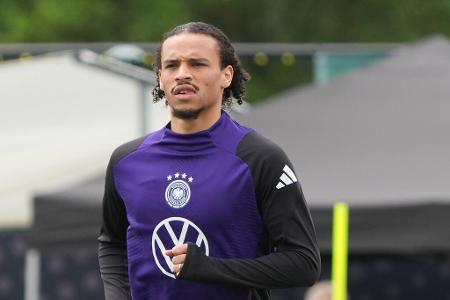 Leroy Sané - Note: 3,5 - In den ersten beiden Spielen kam er für rund 30 Minuten, gegen die Schweiz dann für 15 Minuten aufs Feld. Insgesamt fehlte ihm trotz aller Bemühungen aber das Spielglück. Fehlpässe und verstolperte Bälle im Dribbling zeigen, dass Sané noch (?) nicht komplett auf der Höhe ist.